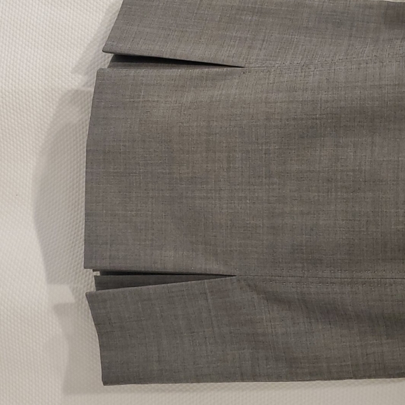 TAHARI suit 2 pieces. Skirt and blazer - Picture 3 of 7